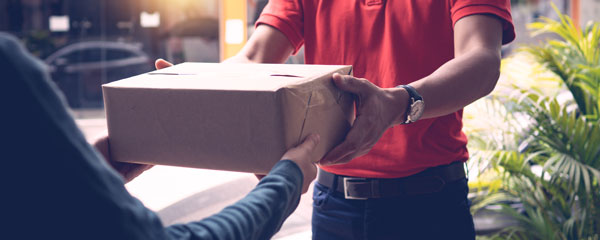 vecteezy_delivery-man-giving-package-to-customer_1916755